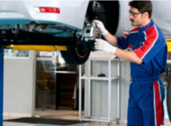 O programa Revisão Expressa oferece um serviço diferenciado, no qual dois técnicos treinados pela fábrica da Toyota realizam, com a mais alta qualidade, a manutenção de seu veículo em até 60 minutos*